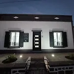 Homestay Basaltic's Ribeirinha (Sao Miguel)